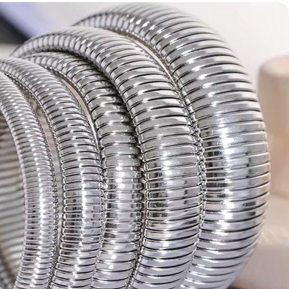 ◾️Silver Flexible Ribbed Designed Bracelet - Picture 13 of 16